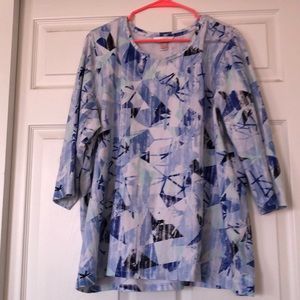 3/4 length top with geometric design